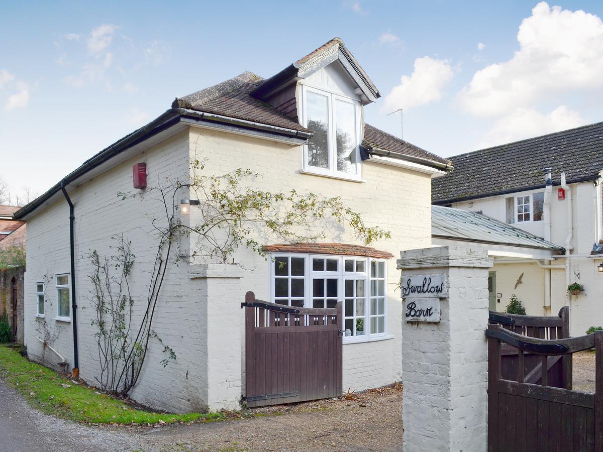 Swallow Barn Villa Chobham  Ngoại thất bức ảnh